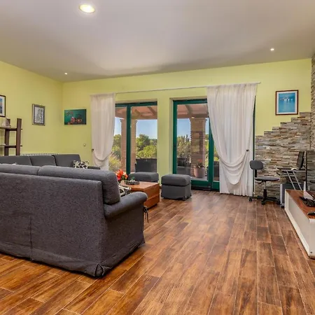 Pet Friendly In With Kitchen Holiday home Rovinj