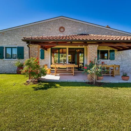 Pet Friendly In With Kitchen