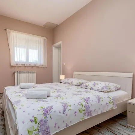 Pet Friendly In With Kitchen Rovinj