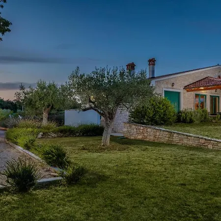 Pet Friendly In With Kitchen Rovinj