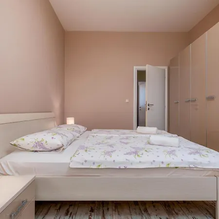 Pet Friendly In With Kitchen * Rovinj