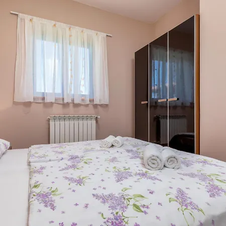 Pet Friendly In With Kitchen Holiday home *