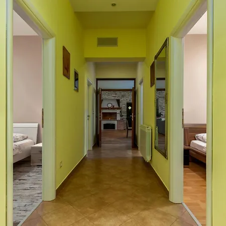 Pet Friendly In With Kitchen